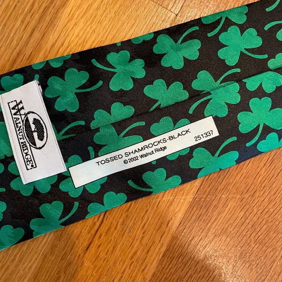 Walnut Ridge St. Patrick's Day Shamrock Tie Ireland Green - Picture 2 of 4